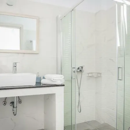 Trapezaki Sleeps 6 Pool Air Con Willa