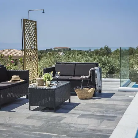 Willa Trapezaki Sleeps 6 Pool Air Con *