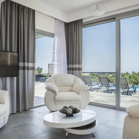 Willa Trapezaki Sleeps 6 Pool Air Con *