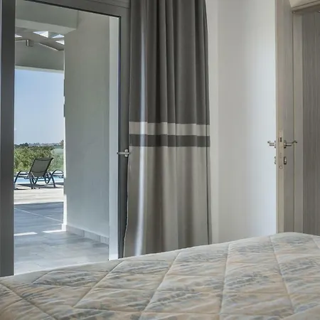 Willa Trapezaki Sleeps 6 Pool Air Con