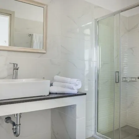 فيلة Trapezaki Sleeps 6 Pool Air Con