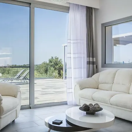 فيلة Trapezaki Sleeps 6 Pool Air Con *