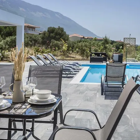 Trapezaki Sleeps 6 Pool Air Con فيلة ترابيزاكي
