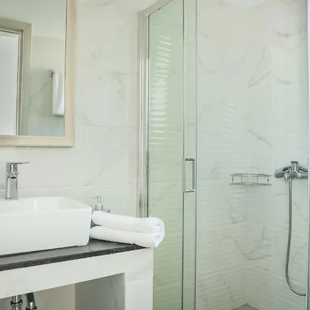 فيلة Trapezaki Sleeps 6 Pool Air Con *